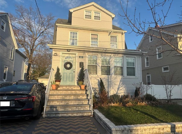 22 Everett Street, Lynbrook, NY 11563