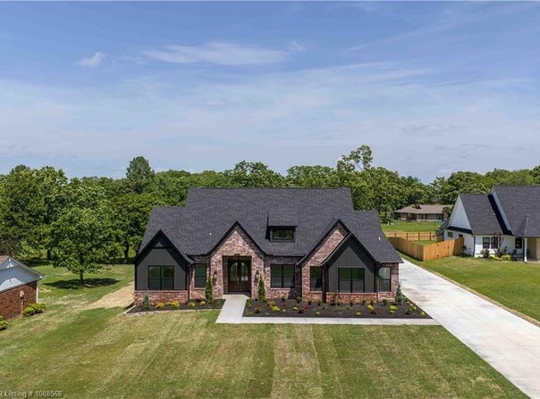 1905 Queensbury WY, Fort Smith, AR 72908