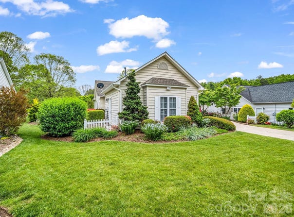 276 Cambridge Drive, Brevard, NC 28712