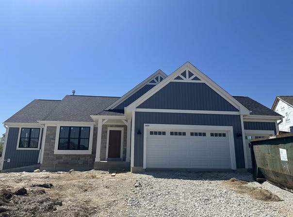 3828 White Oak Way, Waukesha, WI 53188