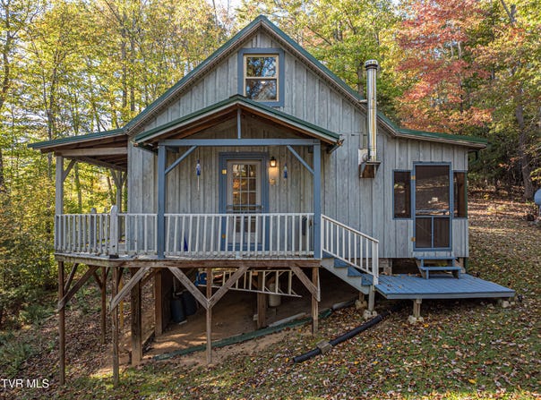 299 White Oak Lane, Mountain City, TN 37683
