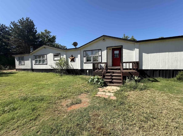 42229 S County Road 203, Woodward, OK 73801-5575
