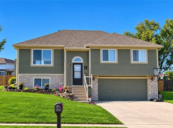 1010 E 16th Street, Kearney, MO 64060