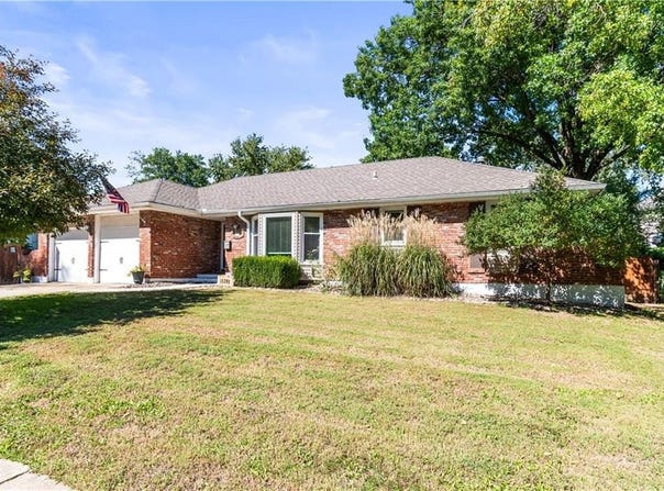 15390 E 45th Street S, Independence, MO 64055