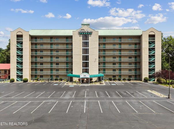 3215 N River Rd, Pigeon Forge, TN 37863