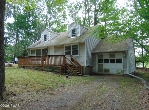 8 1st Road, Hawley, PA 18428