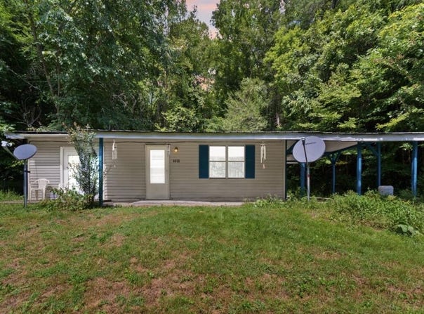 6026 State Highway 221, Bledsoe, KY 40810