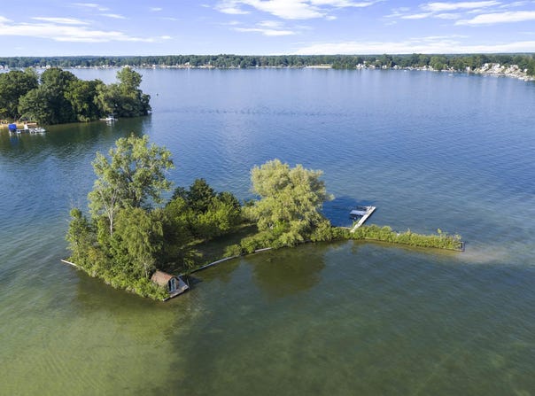2483 Crystal, Crystal, MI 48818