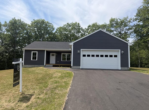 3 Lochview Drive, Lewiston, ME 04240