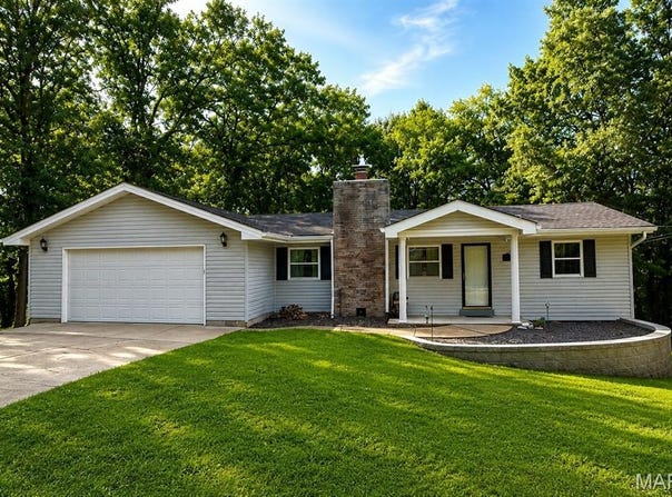 24 Glenwood Drive, Fenton, MO 63026