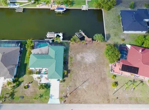 819 SE 33rd Terrace, Cape Coral, FL 33904