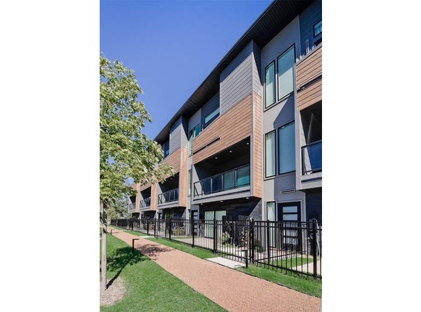 216 NW 9th Street, Bentonville, AR 72712