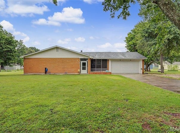 210 Sherrie Drive, Sikeston, MO 63801