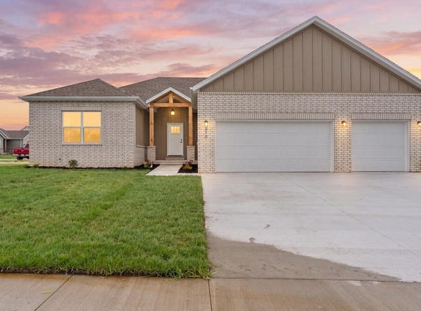 210 E Clayton Lane, Republic, MO 65738