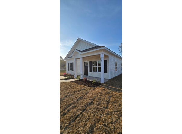 2807 Willowdale Rd., Aynor, SC 29511