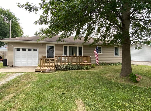 504 W Samuel St, Hamilton, MO 64644
