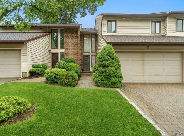 11 Maple Run Drive, Jericho, NY 11753