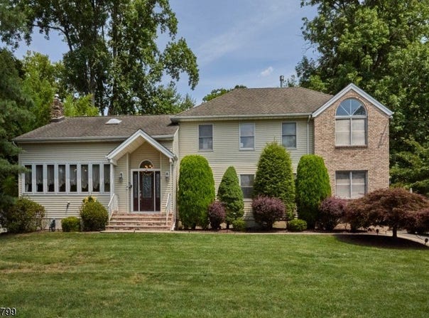 2 Cayuga Trl, Wayne Twp., NJ 07470-4406