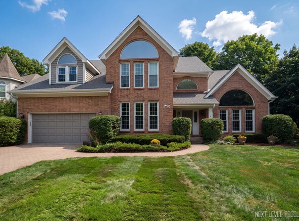 1002 Thoroughbred Circle, St. Charles, IL 60174