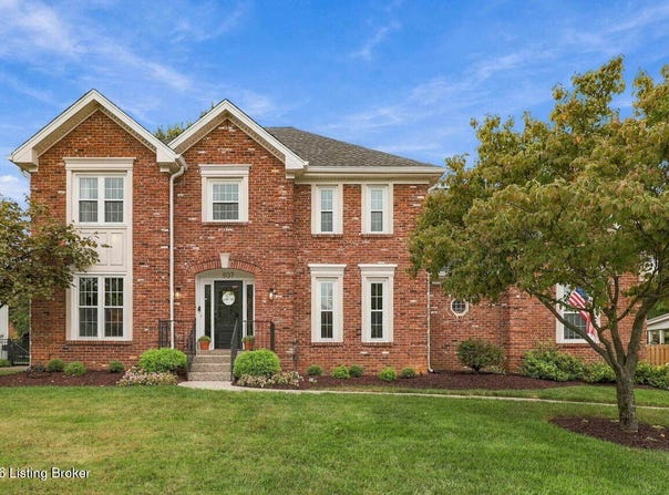 807 Foxfire Dr, Louisville, KY 40223