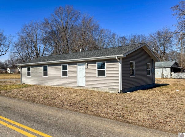 408 2nd, LaCenter, KY 42056