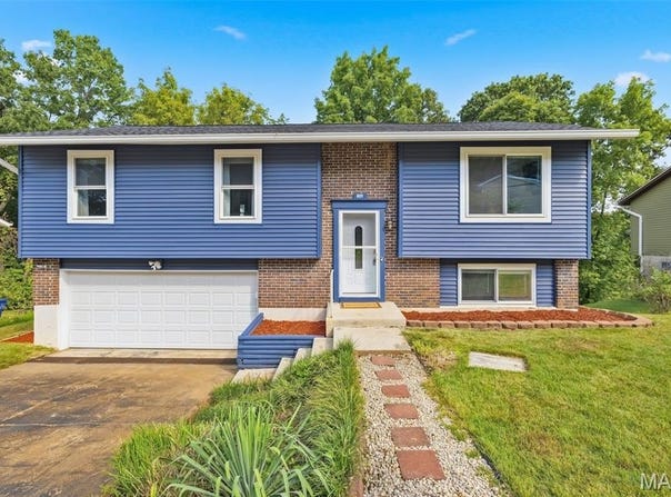 809 Ron Drive, Fenton, MO 63026