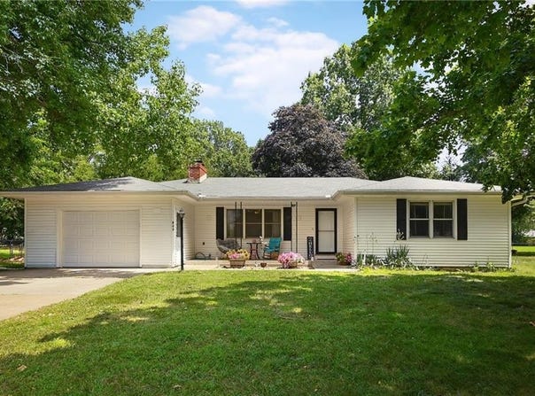 503 SW Maple Lane, Oak Grove, MO 64075