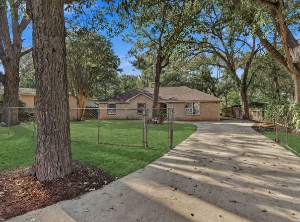 427 RIVER BEND DR, New Braunfels, TX 78130