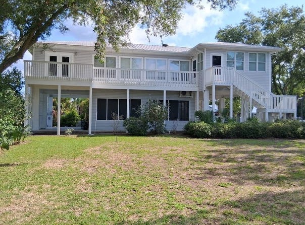 32 884th Ave, Suwannee, FL 32692