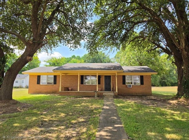 710 Spruce Ave., Cushing, TX 75760