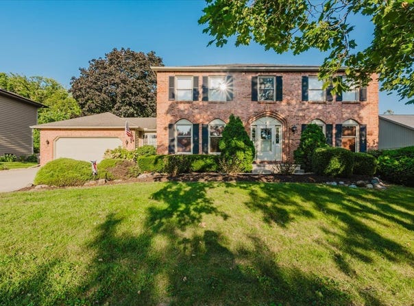 4 Inverness Drive, Bloomington, IL 61701