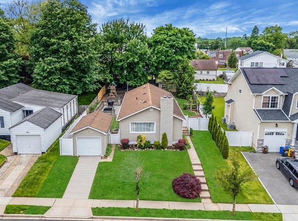 5 Willets Drive, Syosset, NY 11791