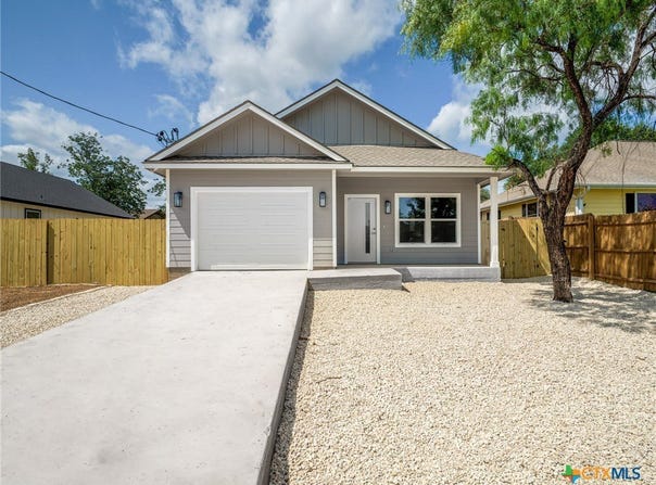 147 W Pine, Granite Shoals, TX 78654