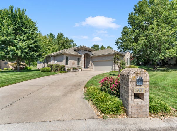 3901 E Villa Way, Springfield, MO 65809