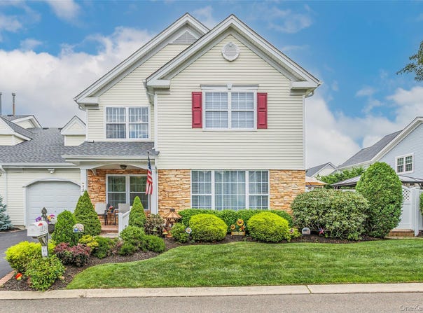 84 Kate Circle, Middle Island, NY 11953