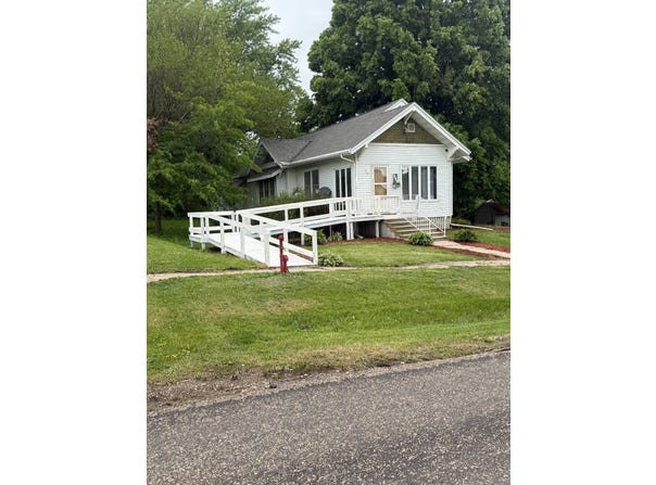 105 N Pierce, Mount Ayr, IA 50854