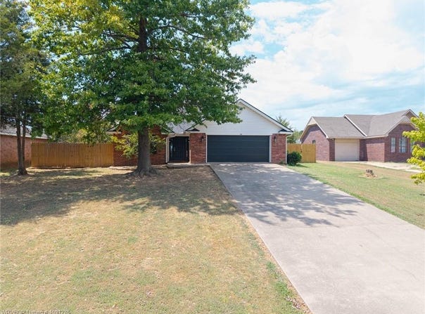109 Claretta DR, Roland, OK 74954