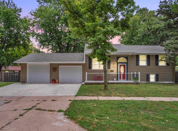 1402 N Grimes St, McPherson, KS 67460