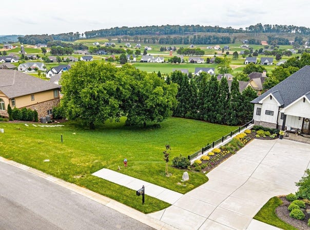 1587 Eagle Point Drive, Loudon, TN 37774