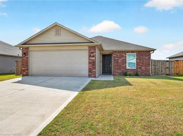 2608 S Silver ST, Siloam Springs, AR 72761