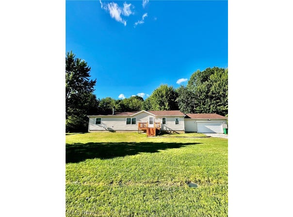 1324 Lake Vue Drive, Roaming Shores, OH 44085
