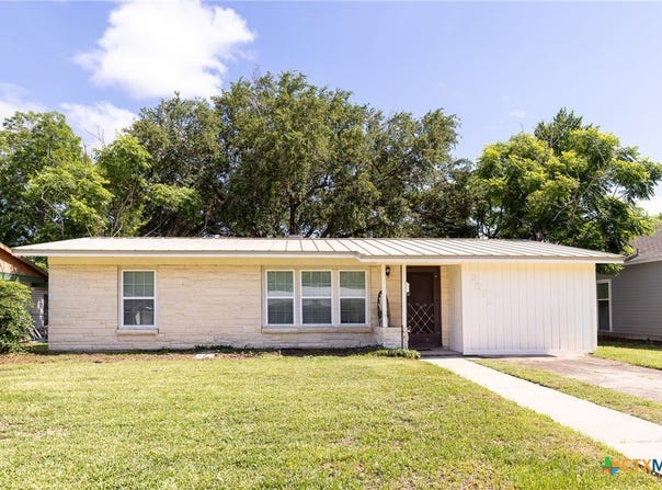 2001 E Rosebud Avenue, Victoria, TX 77901