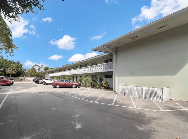 4200 NW 3rd Ct, Plantation, FL 33317