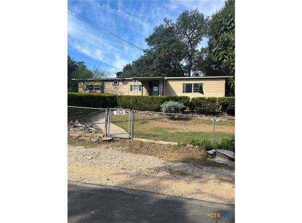 582 Grandview Bend, Canyon Lake, TX 78133