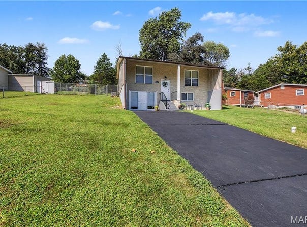 2841 Paula Lane, High Ridge, MO 63049