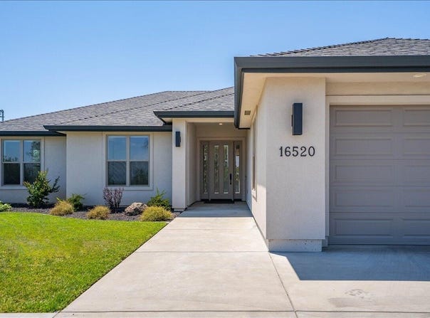 16520 Blarney Lane, Redding, CA 96001