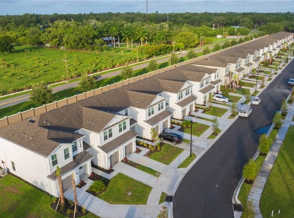2500 EVERSON STREET, BRADENTON, FL 34208