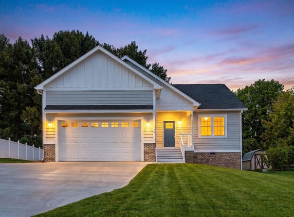 116 FOX HILL DR, Staunton, VA 24401