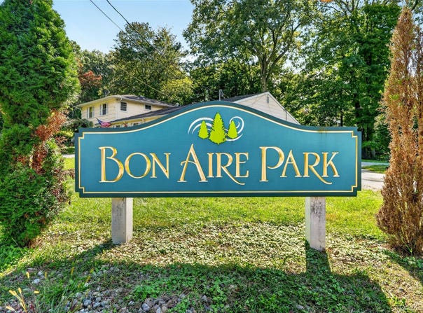 8 Bon Aire Circle, Suffern, NY 10901