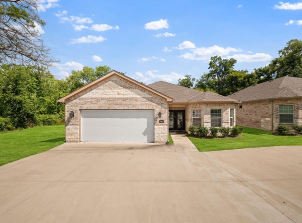 901 E Jefferson Street, Van Alstyne, TX 75495
